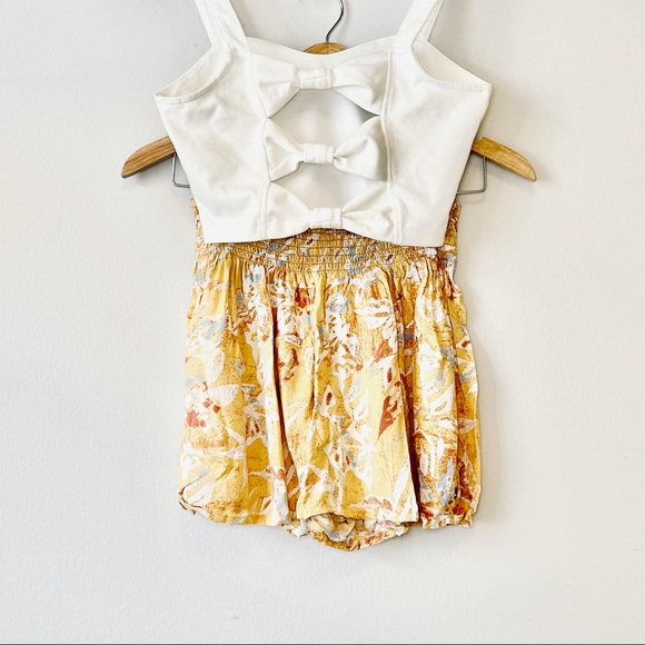 Summer Outfit Yellow Roxy Shorts & White Crop Top - Picture 6 of 12